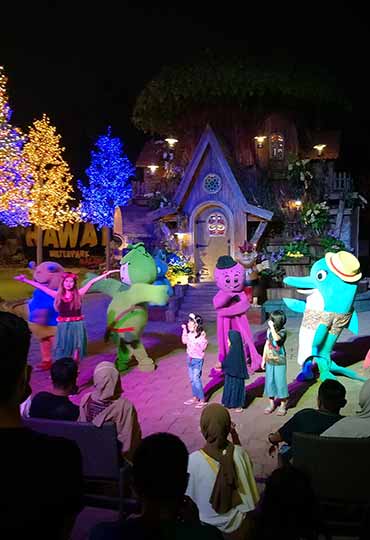 Hula’s Village, Informasi Umum, Lokasi Wisata Malang Night Paradise, Harga Tiket Masuk Wisata Malang Night Paradise, Fasilitas, Kendaraan Menuju ke MNP, Wahana Taman Lampion Malang Night Paradise, Wahana Taman Dinosaurus, Wahana Permainan, Informasi Penting
