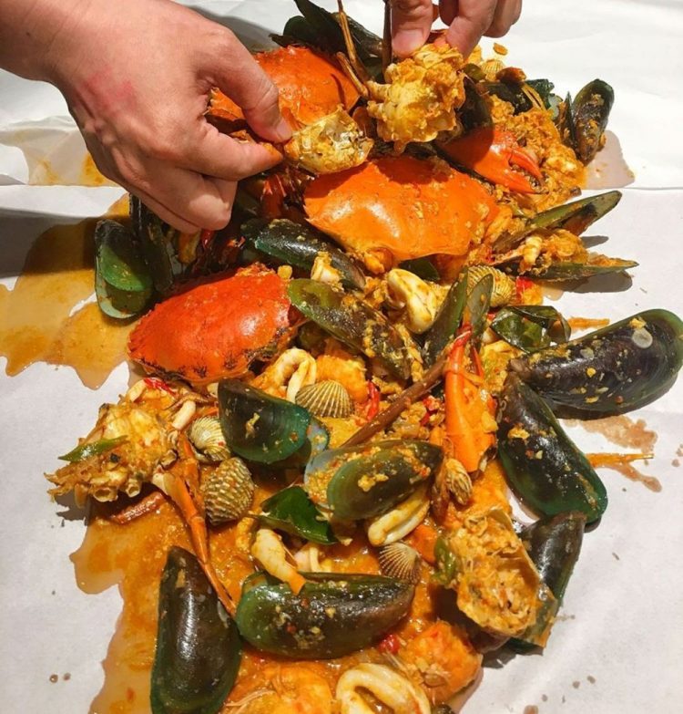 Kepiting Ribut via Instagram.com @herlin.lay, 1. Quiznos Sub, 2. NoMiNoMi Delight, 3. Warung Pasta, 4. Rumah Kongkow, 5. Kedai Locale, 6. Martabak Favourite, 7. De Facto Coffee &amp; Eatery (Tutup), 8. Soerabi Bandung Enhaii, 9. Ropisbak Ghiffari (Roti Pisang Bakar), 10. Sate Padang H. Ajo Manih, 11. Asinan Kamboja H. Masyur, 12. Celsius Cafe and Grill, 13. Kepiting Ribut, 14. Bakso Bawan Malang Cak Su Kumis, 15. Bamboo Dimsum, 16. Lesehan Gurame, 17. Pause Kedai Makan dan Ngopi, 18. Bakmi Golek, 19. Hiroya Japanese Restaurant