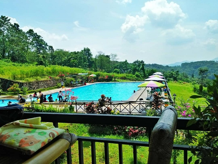 Kolam Renang di Bravo Camp Cianjur, Fasilitas Umum, Lokasi Wisata Bravo Camp, Jam Operasional, Harga Tiket Masuk Bravo Camping Ground Cianjur, Wahana di Bravo Camping Ground, Bravo Camp Cianjur