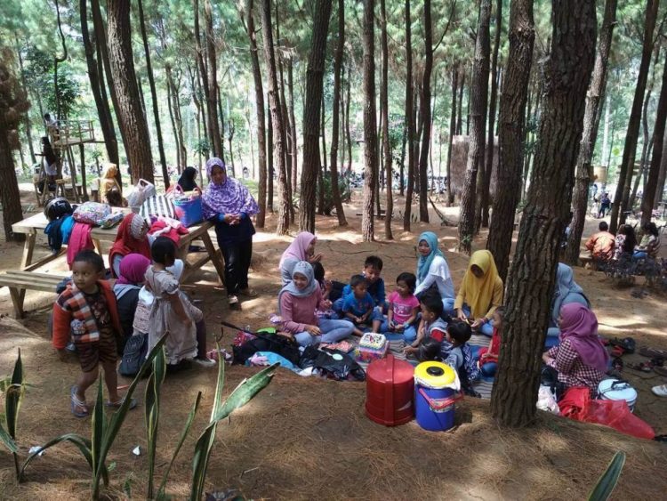 Lokasi Dan Harga Tiket Wisata Hutan Pinus Gogoniti Blitar Jatim, Informasi Umum, Lokasi Wisata Hutan Pinus Gogoniti Blitar, Rute Menuju Lokasi Wisata, Harga Tiket Masuk Wisata Hutan Pinus Gogoniti Blitar, Fasilitas yang Tersedia, Daya Tarik, Galeri Foto, Tips Liburan ke Hutan Pinus di Blitar