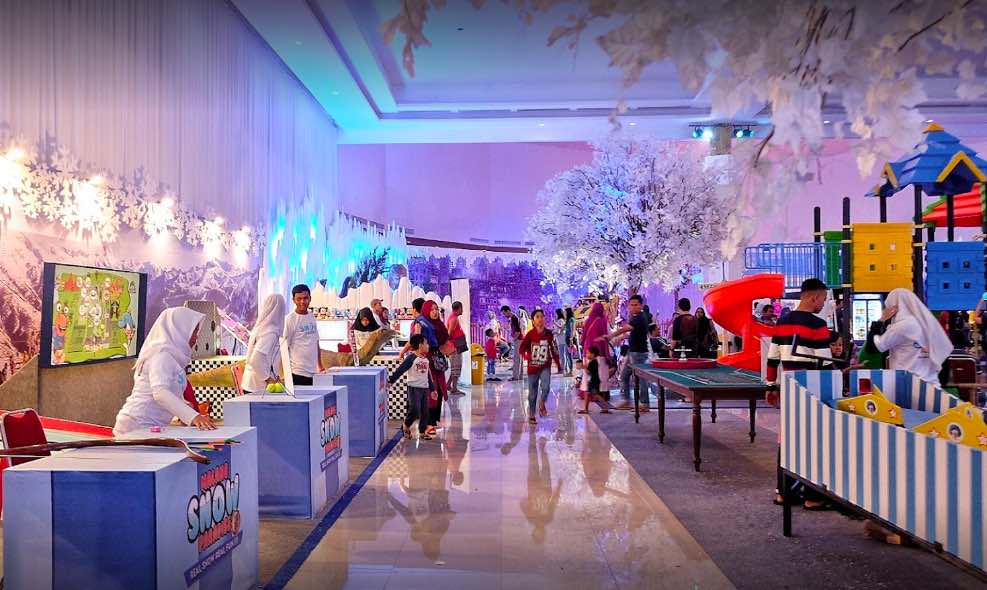 Main salju di Malang, Informasi Umum, Sekilas Tentang Malang Snow Paradise, Aneka Spot Foto Instagramable, Harga Tiket Masuk Malang Snow Paradise, Lokasi Malang Snow Paradise, Jam Operasional, Fasilitas Wisata, Rekomendasi Wisata Terdekat, Galeri Foto