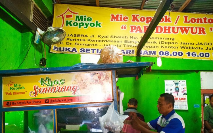 Mie Kopyok Pak Dhuwur, 1. Soto Bangkong, 2. Nasi Ayam Bu Wido, 3. Rumah Makan Kampung Laut, 4. Restoran Pesta Keboen, 5. Mangut Welut Warung Bu Nasima, 6. Toko Oen, 7. Depot Sukses, 8. Waroeng Steak & Shake, 9. Warung Makan Gudeg & Opor Mbak Tum, 10. Nasi Goreng Babat Pak Hengky, 11. Nasi Goreng Babat Pak Taman, 12. Nasi Kebuli Djawas, 13. Gudeg Abimanyu, 14. Nasi Pecel Mbok Sador, 15. Tahu Gimbal, 16. Ayam Goreng Lombok Ijo, 17. Nasi Gandul, 18. Kue Leker Paimo, 19. Pisang Plenet, 20. Es Puter Cong Lik, 21. Mie Kopyok Pak Dhuwur, 22. Warung Sate 29, 23. Bebek Goreng Pak Thori, 24. Bakmi Jawa Pak Gareng, 25. Gulai Kambing Bustaman Pak Sabar, 26. Soto Pak No, 27. Lumpia, 28. Tahu Pong, 29. Super Penyet, 30. Nasi Goreng Padang Bangjo, 31. Waroeng Kaligarong, 32. The Hills Dining Restaurant, 33. Bowery & Eastman, 34. Tandhok Ribs & Coffee, 35. Sate Sapi Pak Kempleng, 36. Carnivore Sky Bar & Grill, 37. Sky Line Lounge & Exclusive Dining, 38. Gulai Kepala Ikan Pak Untung, 39. Pujasera Simpang Lima, 40. Nasi Kucing Pak Gik, 41. Gama Ikan Bakar dan Seafood, 42. Gama Candi Resto, 43. KoenoKoeni Café Gallery, 44. Pisa Cafe dan Resto, 45. Giggle Box Cafe Semarang, 46. Pondok Kopi Umbul Sidomukti, 47. Rinjani View, 48. Rosti Resto & Cafe, 49. White Rabbit Dessert
