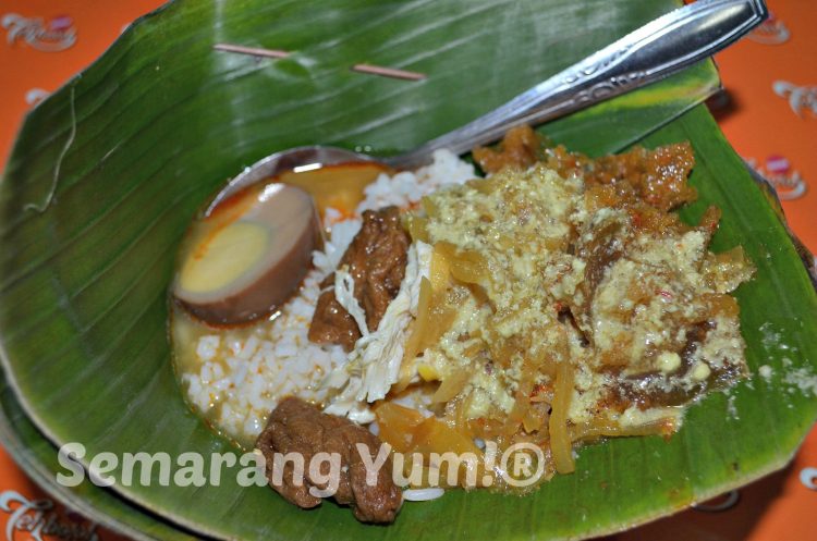 Nasi Ayam Bu Wido via yummysemarang.blogspot com, 1. Soto Bangkong, 2. Nasi Ayam Bu Wido, 3. Rumah Makan Kampung Laut, 4. Restoran Pesta Keboen, 5. Mangut Welut Warung Bu Nasima, 6. Toko Oen, 7. Depot Sukses, 8. Waroeng Steak & Shake, 9. Warung Makan Gudeg & Opor Mbak Tum, 10. Nasi Goreng Babat Pak Hengky, 11. Nasi Goreng Babat Pak Taman, 12. Nasi Kebuli Djawas, 13. Gudeg Abimanyu, 14. Nasi Pecel Mbok Sador, 15. Tahu Gimbal, 16. Ayam Goreng Lombok Ijo, 17. Nasi Gandul, 18. Kue Leker Paimo, 19. Pisang Plenet, 20. Es Puter Cong Lik, 21. Mie Kopyok Pak Dhuwur, 22. Warung Sate 29, 23. Bebek Goreng Pak Thori, 24. Bakmi Jawa Pak Gareng, 25. Gulai Kambing Bustaman Pak Sabar, 26. Soto Pak No, 27. Lumpia, 28. Tahu Pong, 29. Super Penyet, 30. Nasi Goreng Padang Bangjo, 31. Waroeng Kaligarong, 32. The Hills Dining Restaurant, 33. Bowery & Eastman, 34. Tandhok Ribs & Coffee, 35. Sate Sapi Pak Kempleng, 36. Carnivore Sky Bar & Grill, 37. Sky Line Lounge & Exclusive Dining, 38. Gulai Kepala Ikan Pak Untung, 39. Pujasera Simpang Lima, 40. Nasi Kucing Pak Gik, 41. Gama Ikan Bakar dan Seafood, 42. Gama Candi Resto, 43. KoenoKoeni Café Gallery, 44. Pisa Cafe dan Resto, 45. Giggle Box Cafe Semarang, 46. Pondok Kopi Umbul Sidomukti, 47. Rinjani View, 48. Rosti Resto & Cafe, 49. White Rabbit Dessert