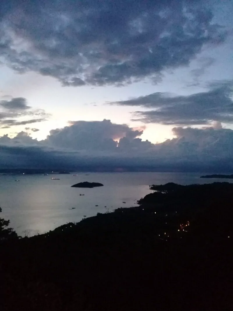 Pemandangan ketika Malam Hari via Google maps @Poetra Rimba Timoer, Informasi Umum, Lokasi Muncak Tirtayasa Pesawaran Lampung, Rute Menuju Muncak Tirtayasa Pesawaran Lampung, Harga Tiket Masuk Muncak Tirtayasa Pesawaran Lampung, Fasilitas Muncak Tirtayasa, Jam Operasional, Daya Tarik Muncak Tirtayasa, Galeri Foto