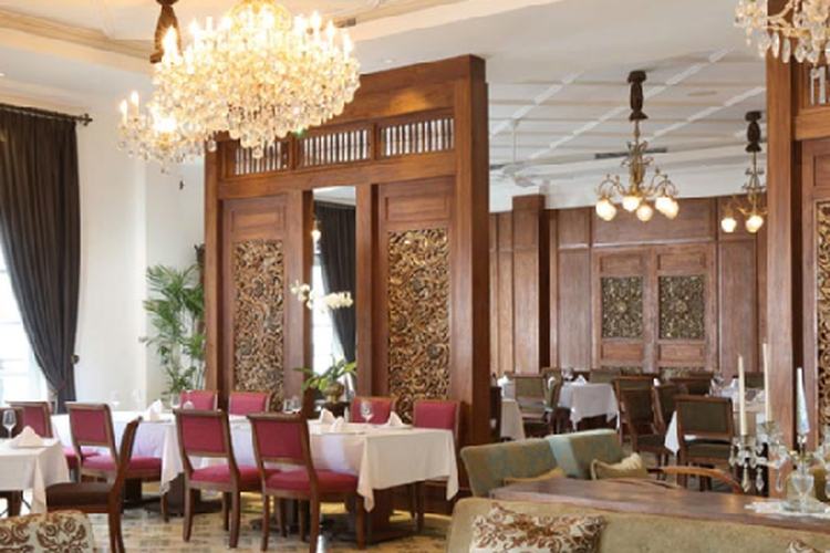 Plataran Menteng via Kompas, 1. Nasi Goreng Kambing Kebon Sirih, 2. RM. Ampera 2 Tak, 3. Restoran Seribu Rasa, 4. Tugu Kuntskring Palais Jakarta, 5. Plataran Menteng, 6. Melly’s Garden Pub &amp; Diner, 7. Anomali Coffee, 9. Lara Djonggrang, 10. Giyanti Coffee Roastery, 11. Bubur Cikini H. R. Suleman, 12. Midori Japanese Restaurant, 13. Mie Ayam Gondangdia, 14. Martabakku, 15. Restoran Bunga Rampai, 16. Maple And Oak, 17. The Atjeh Connection Sabang, 18. Spumante All Day Dining, 19. Nasi Uduk Gondangdia, 20. Pondok Ikan Bakar Babe H. Lili, 21. Tamnak Thai Restaurant, 22. Do An Vietnamese Restaurant @ Menteng Central, 23. Gado-gado Bon-Bin, 24. 1928 Restaurant, 25. La Vue Rooftop Bar, 26. Metropole Foodcourt, 27. 1/15 Coffee, Menteng