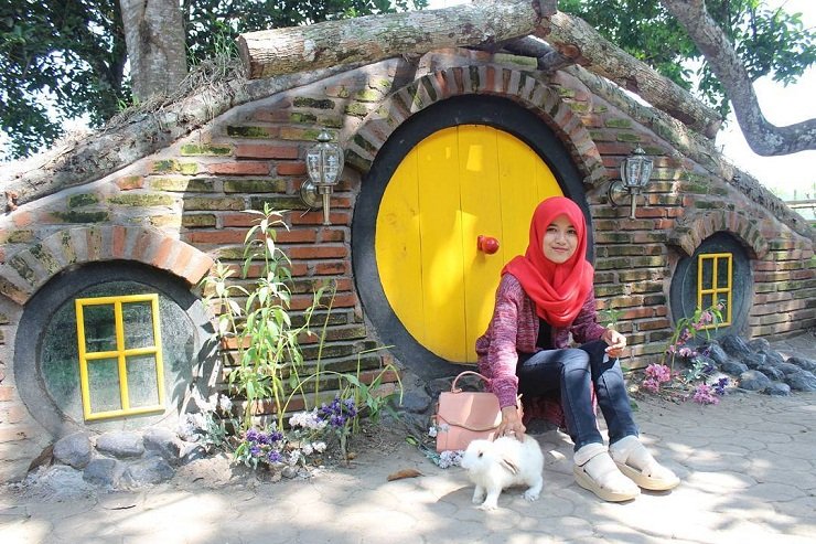 Berfoto dengan Kelinci, Informasi Umum, Lokasi Wisata Rabbit Park Blitar, Rute Wisata Rabbit Park Blitar, Harga Tiket Masuk Wisata Rabbit Park, Daya Tarik