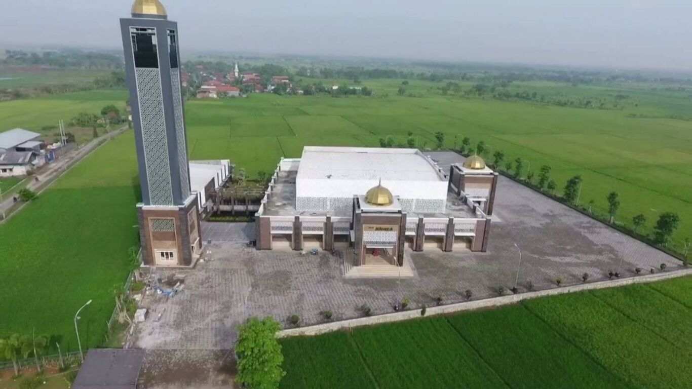 Sejarah Masjid Namira di Lamongan, Informasi Umum, Fasilitas, Jam Operasional, Rute Menuju Lokasi, Daya Tarik Masjid Namira Lamongan Jawa Timur
