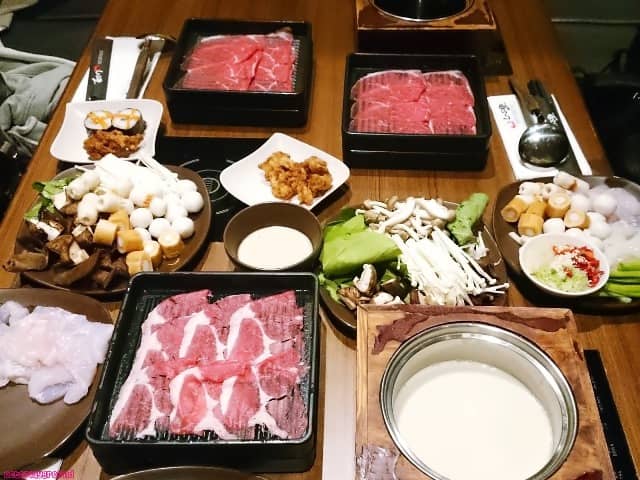Shaburi, 1. Ojju K-Food, 2. Ikkudo Ichi, 3. Shaburi, 4. Genki Sushi, 5. Nanny’s Pavillon, 6. Marugame Udon, 7. Imperial Kitchen and Dimsum, 8. Wingstop, 9. Warung Leko, 10. Sate Khas Senayan, 11. Jittlada Thai Cuisine, 12. Remboelan Kota Kasablanka, 13. Pizza Marzano Kota Kasablanka, 14. The Social Pot, 15. the people’s cafe, 16. Kafe Betawi Kota Kasablanka, 17. Wayang Bistro, 19. Taliwang Bali, 20. Chung Gi wa, 22. Kopi Luwak, 23. Puyo Silky
