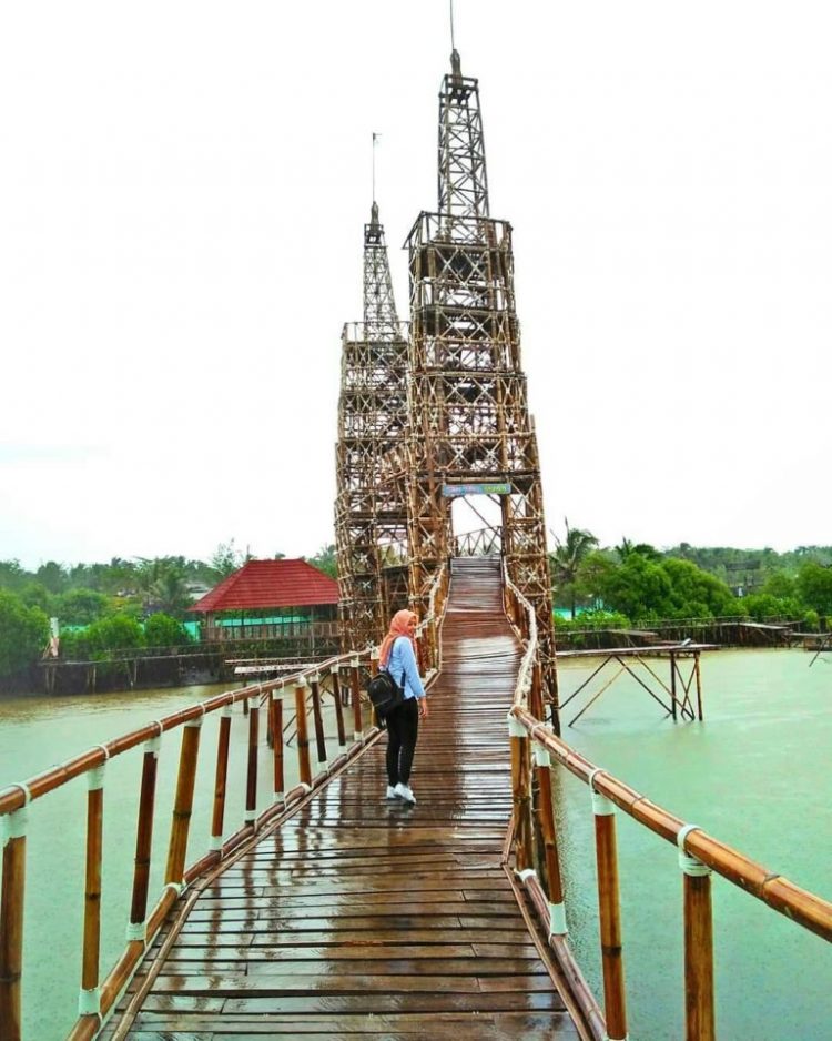 Spot Foto instagramable via Instagram.com @yowesaku, Informasi Umum, Lokasi Wisata Jembatan Api-Api Kulon Progo, Rute Menuju Wisata Jembatan Api-Api Kulon Progo, Fasilitas Pendukung, Wahana Seru, Aktivitas Seru, Galeri Foto