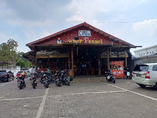 Super Penyet via Tripadvisor, 1. Soto Bangkong, 2. Nasi Ayam Bu Wido, 3. Rumah Makan Kampung Laut, 4. Restoran Pesta Keboen, 5. Mangut Welut Warung Bu Nasima, 6. Toko Oen, 7. Depot Sukses, 8. Waroeng Steak & Shake, 9. Warung Makan Gudeg & Opor Mbak Tum, 10. Nasi Goreng Babat Pak Hengky, 11. Nasi Goreng Babat Pak Taman, 12. Nasi Kebuli Djawas, 13. Gudeg Abimanyu, 14. Nasi Pecel Mbok Sador, 15. Tahu Gimbal, 16. Ayam Goreng Lombok Ijo, 17. Nasi Gandul, 18. Kue Leker Paimo, 19. Pisang Plenet, 20. Es Puter Cong Lik, 21. Mie Kopyok Pak Dhuwur, 22. Warung Sate 29, 23. Bebek Goreng Pak Thori, 24. Bakmi Jawa Pak Gareng, 25. Gulai Kambing Bustaman Pak Sabar, 26. Soto Pak No, 27. Lumpia, 28. Tahu Pong, 29. Super Penyet, 30. Nasi Goreng Padang Bangjo, 31. Waroeng Kaligarong, 32. The Hills Dining Restaurant, 33. Bowery & Eastman, 34. Tandhok Ribs & Coffee, 35. Sate Sapi Pak Kempleng, 36. Carnivore Sky Bar & Grill, 37. Sky Line Lounge & Exclusive Dining, 38. Gulai Kepala Ikan Pak Untung, 39. Pujasera Simpang Lima, 40. Nasi Kucing Pak Gik, 41. Gama Ikan Bakar dan Seafood, 42. Gama Candi Resto, 43. KoenoKoeni Café Gallery, 44. Pisa Cafe dan Resto, 45. Giggle Box Cafe Semarang, 46. Pondok Kopi Umbul Sidomukti, 47. Rinjani View, 48. Rosti Resto & Cafe, 49. White Rabbit Dessert