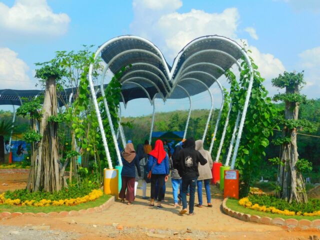 Wahanan Lorong Cinta di Taman Foto Gmap @Watu Gajah Park, Informasi Umum, Sekapur Sirih, Rute Menuju Watu Gajah Park Semarang, Harga Tiket Masuk Watu Gajah Park Semarang, Fasilitas Objek Wisata Watu Gajah, Wahana Seru di Taman Wisata Watu Gajah, Galeri Foto