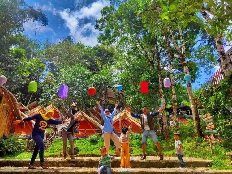 Wisata Lembah Hijau Camp and Resort Malino via instagram.com @satriavslolo, Informasi Umum, Spot Instagramable, Lokasi Lembah Hijau Malino Gowa, Rute Menuju Lokasi Lembah Hijau Malino Gowa, Harga Tiket Masuk Lembah Hijau Malino Gowa, Fasilitas Lengkap, Galeri Foto