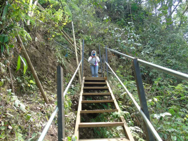 Wisatawan Mesti trekking melewati tangga ke Coban Sewu via Google Maps @Bambang Eko Listrianto, Informasi Umum, Daya Tarik Coban Sewu, Lokasi Coban Sewu, Harga Tiket Masuk Coban Sewu, Fasilitas yang Tersedia di Coban Sewu, Pesona Wisata Air Terjun, Pemandangan Dari Ketinggian, Panorama Coban Sewu, Tips Liburan ke Coban Sewu