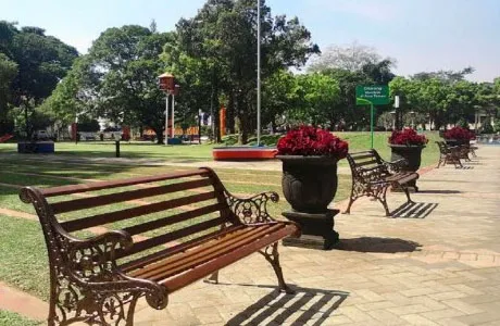 Informasi Umum, Sejarah Alun-alun kota Malang dari Alun-alun Merdeka, Alun Alun Bunder, Akses Menuju ke Alun-alun Kota Malang, Harga Tiket Masuk, Fasilitas yang Tersedia, Waktu Terbaik Berkunjung & Jam Operasional, Kegiatan Seru Alun-alun kota Malang