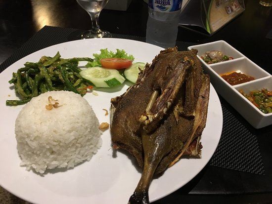 Bebek Tepi sawah via Tripadvisor, 1. Captain Hood – Fish &amp; Chicken, 2. Aiola Eatery, 3. Food Coma, 5. Food Junction, Grand Pakuwon, 6. Makmu (Tutup), 7. Haryono Kitchen (Tutup), 8. OTW Food Street (Tutup), 9. Sky 36 Restaurant, 10. Citilites Sky Club &amp; Bistro Surabaya, 11. Ikan Bakar Cianjur, 12. SAS Cafe n Resto, 13. Ayam Bakar Primarasa, 14. Botanika, 15. La Belle Cafe by Lily, 16. Chipmunk Playland and Cafe, 17. Domicile Kitchen Lounge, 18. Casa Bocca (Tutup), 19. Boncafe, 20. Bebek Tepi sawah, 21. Warung Lesehan Rumadi, 22. Zona Alam Resto n Cafe, 23. Warung Apung Rahmawati, 24. Babeh Street, 25. Rumah Makan Happy Suzy