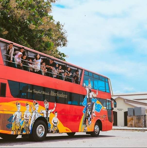 Asyiknya Berkeliling Kota Solo Naik Bus Wisata di Solo, 1. Pandawa Water World, Wisata Keluarga Solo yang sangat Menarik, 2. Naik Kereta Api Uap Jaladara Kota Solo, 3. Asyiknya Berkeliling Kota Solo Naik Bus Wisata di Solo, 4. Taman Balekambang Solo, 5. Keraton Solo yang Syarat akan Sejarah, 6. Taman Sriwedari yang Juga Kaya Akan Sejarah, 7. Wisata Kampung Batik Kauman