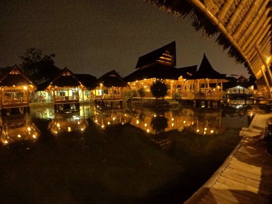 Gubug Makan Mang Engking, 1. Taman Santap Rumah Kayu, 2. Lot 9 Cafe & Restaurant, 3. Lubana Sengkol, 4. Gubug Makan Mang Engking The Breeze BSD City, 5. Kayu-Kayu Restaurant, 6. Restaurant Ibu Hj. Kokom, 7. Broadway The Flavor Bliss Alam Sutera, 8. KAWASAN KULINER LAKSA KHAS TANGERANG, 9. Rumah Makan Pondok Lauk, 10. Bambu Oju Seafood and Resto, 11. Remaja Kuring Resto, 12. Warung Bu Kris, 13. TELAGA SEAFOOD MODERNLAND, 14. Warung Kemuning, 15. Soto Bu Tjondro, 16. Roti Nogat, 17. SOP DUREN KEPO, 18. Omnikopi, 19. Nasi Uduk Ketupat Sayur Encim Sukaria, 20. Raja Kepiting, 21. Ayam Bakar Bali Qui Ciputat, 22. Bakso Lesus 3, 23. Bale Nyoenya, 24. Vegetus Vegetarian Serpong, 25. Steak 21, 26. Warung Sate & Tongseng Pak Dadi, 27. Sate Ayam H. Ishak, 28. Haagen Dazs