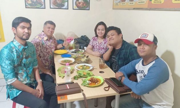 Gulai Kepala Ikan Pak Untung via Instagram.com @vigalsya, 1. Soto Bangkong, 2. Nasi Ayam Bu Wido, 3. Rumah Makan Kampung Laut, 4. Restoran Pesta Keboen, 5. Mangut Welut Warung Bu Nasima, 6. Toko Oen, 7. Depot Sukses, 8. Waroeng Steak & Shake, 9. Warung Makan Gudeg & Opor Mbak Tum, 10. Nasi Goreng Babat Pak Hengky, 11. Nasi Goreng Babat Pak Taman, 12. Nasi Kebuli Djawas, 13. Gudeg Abimanyu, 14. Nasi Pecel Mbok Sador, 15. Tahu Gimbal, 16. Ayam Goreng Lombok Ijo, 17. Nasi Gandul, 18. Kue Leker Paimo, 19. Pisang Plenet, 20. Es Puter Cong Lik, 21. Mie Kopyok Pak Dhuwur, 22. Warung Sate 29, 23. Bebek Goreng Pak Thori, 24. Bakmi Jawa Pak Gareng, 25. Gulai Kambing Bustaman Pak Sabar, 26. Soto Pak No, 27. Lumpia, 28. Tahu Pong, 29. Super Penyet, 30. Nasi Goreng Padang Bangjo, 31. Waroeng Kaligarong, 32. The Hills Dining Restaurant, 33. Bowery & Eastman, 34. Tandhok Ribs & Coffee, 35. Sate Sapi Pak Kempleng, 36. Carnivore Sky Bar & Grill, 37. Sky Line Lounge & Exclusive Dining, 38. Gulai Kepala Ikan Pak Untung, 39. Pujasera Simpang Lima, 40. Nasi Kucing Pak Gik, 41. Gama Ikan Bakar dan Seafood, 42. Gama Candi Resto, 43. KoenoKoeni Café Gallery, 44. Pisa Cafe dan Resto, 45. Giggle Box Cafe Semarang, 46. Pondok Kopi Umbul Sidomukti, 47. Rinjani View, 48. Rosti Resto & Cafe, 49. White Rabbit Dessert