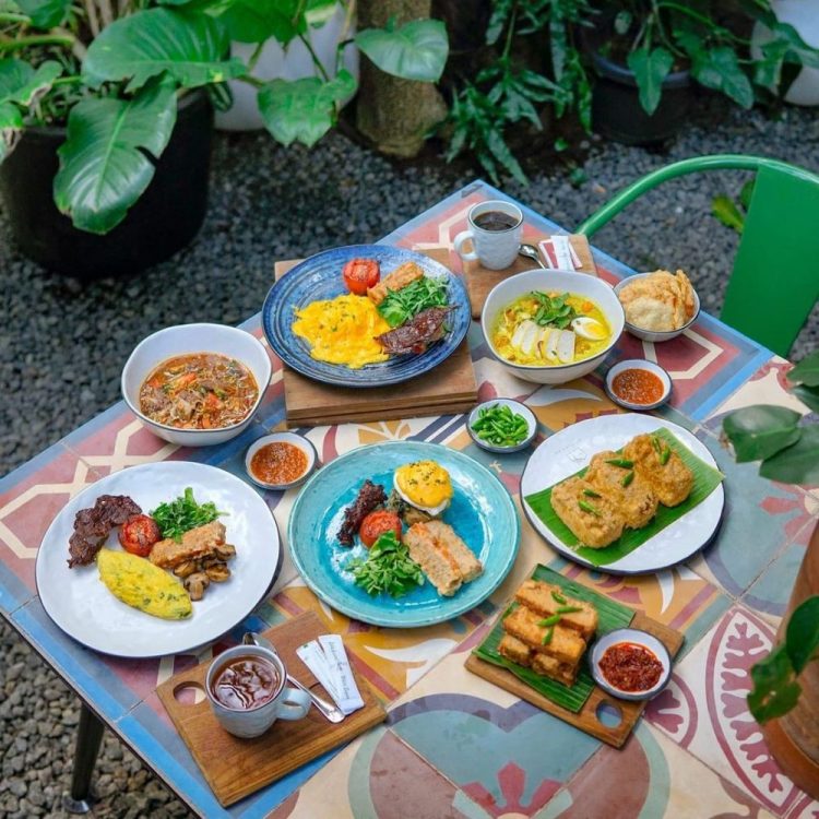Kayu-Kayu, Alam Sutera, Tangerang via instagram.com @kayukayurestaurant, 1. Restoran Bandar Djakarta, 2. Hachi Grill Alam Sutera, 3. Kayu Kayu Restaurant, 4. Pondok Kemangi Alam Sutera, 5. Ikan Bakar Cianjur, 6. Pulau Sentosa Seafood Market Alsut, 7. Waroeng Sunda, 8. IKEA Restaurant Alam Sutera, 9. RM Padang Indah Jaya Minang, 10. Ramen Ikkudo Ichi, 11. PHO MINH Alam sutera, 12. Sarang Oci, 13. Rumah Makan Putera Lombok, 14. Kopi Nako Alam Sutera, 15. Home Brew Coffee & Eatery, 16. Canabeans Alam Sutera, 17. Kembang Bawang, 18. BOLAN THAI KITCHEN, 19. ZENBU LIVING WORLD, 20. Coarse & Fine Coffee, 21. Magal Korean BBQ House, 22. The Harvest, 23. Kokku Ramen, 24. Pig Hunter Alam sutera, 25. Steak 21, 26. Oma Ronde, 27. Soto Betawi H. Mamat Living World, 28. Tokito Kitchen