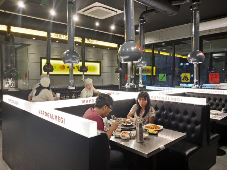 Magal Korean BBQ House, 1. Restoran Bandar Djakarta, 2. Hachi Grill Alam Sutera, 3. Kayu Kayu Restaurant, 4. Pondok Kemangi Alam Sutera, 5. Ikan Bakar Cianjur, 6. Pulau Sentosa Seafood Market Alsut, 7. Waroeng Sunda, 8. IKEA Restaurant Alam Sutera, 9. RM Padang Indah Jaya Minang, 10. Ramen Ikkudo Ichi, 11. PHO MINH Alam sutera, 12. Sarang Oci, 13. Rumah Makan Putera Lombok, 14. Kopi Nako Alam Sutera, 15. Home Brew Coffee & Eatery, 16. Canabeans Alam Sutera, 17. Kembang Bawang, 18. BOLAN THAI KITCHEN, 19. ZENBU LIVING WORLD, 20. Coarse & Fine Coffee, 21. Magal Korean BBQ House, 22. The Harvest, 23. Kokku Ramen, 24. Pig Hunter Alam sutera, 25. Steak 21, 26. Oma Ronde, 27. Soto Betawi H. Mamat Living World, 28. Tokito Kitchen