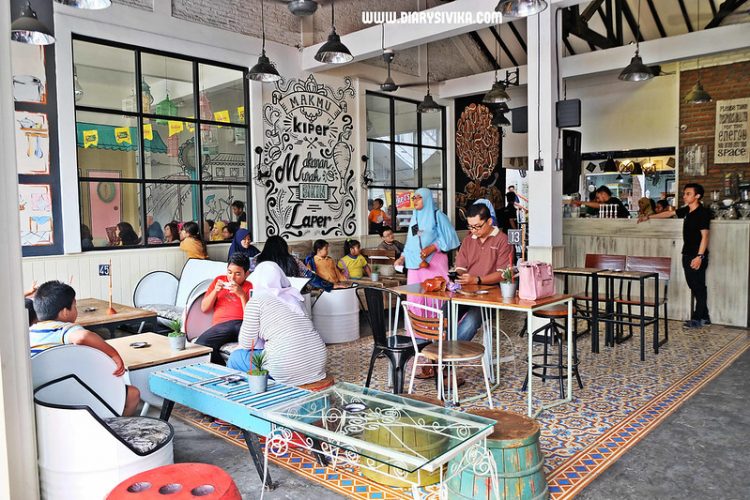 Makmu via Diarysivika, Tempat Makan Enak di Surabaya, Tempat Makan Berupa Cafe di Surabaya, Tempat Wisata di Surabaya , Oleh-oleh Khas Surabaya , Makanan Khas Surabaya 