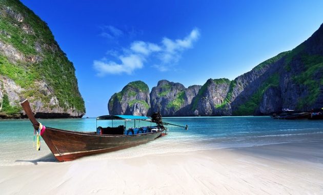 Maya Bay via phuket, 1. Pantai Pattaya, 2. Pantai Railay, 3. Pantai Hua Hin, 4. Pantai Koh Chang, 5. Pantai Koh Samui, 6. Pantai Krabi, 7. Pantai Laem Singh, 8. Pantai Koh Lipe, 9. Pantai Koh Lanta Yai, 10. Maya Bay, 11. Bottle Beach, 12. Karon