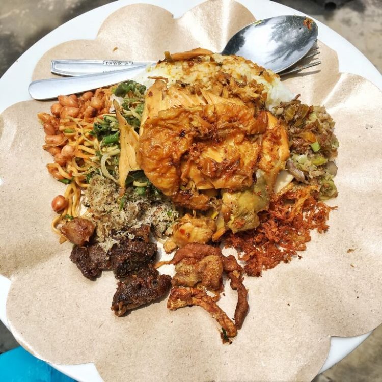 Nasi Campur Warung Mek Juwel, 1. Warung Babi Ibu Oka, 2. Naughty Nuri’s, 3. Pawon Pasundan, 4. Cafe Pomegranate, 5. Monkeys Cuisine, 6. Green Ginger (Tutup), 7. Betelnut Cafe, 8. Petitenget, 9. Restoran Rondji, 10. Restoran L’Assiette (Tutup), 11. Nook (Kerobokan), 12. Ultimo Italian Restaurant (Kerobokan), 13. Pison Coffee (Kerobokan), 14. Biku (Kerobokan), 15. Lawn Canggu, 16. Potato Head (Kerobokan), 17. Finns beach Club (Canggu), 18. La Plancha (Seminyak), 19. Ulu Cliffhouse (Pecatu), 20. KYND COMMUNITY (Kerobokan), 21. Warung Mak Beng (Sanur), 22. Gusto Gelato (Seminyak), 23. Massimo Restaurant (Sanur), 24. RivaReno Gelato Bali (Kerobokan), 25. Yogurt Republic (Seminyak), 26. Nalu Bowls (Pecatu), 27. Waroeng Kampoeng (Jimbaran), 28. Warung Nasi Ayam Bu Oki (Jimbaran), 30. Warung Kayu Manis (Denpasar), 31. Warung Men Gara (Mengwi), 32. Warung Nasi Tekor Bali (Denpasar), 33. Warung makan nikmat halal (Kuta), 34. Rujak uma bali (Denpasar), 35. Pronto Pizza (Kuta), 36. Pink Tempong (Kuta), 37. Donat Lio (Denpasar), 38. Waroeng Soerabi Bandoeng 101 (Kuta), 39. Ronde Nusa Kambangan (Denpasar), 40. Gado Gado Ibu Lulu (Kerobokan), 41. Mie Bandung (Denpasar), 42. Warung Bunana, 44. Ulekan, 45. Sinamon Bali, 46. Cuca Restaurant, 47. Folie Kitchen & Pâtisserie, 48. Yogurt Republic, 49. Vincent Nigita Patisserie, 50. Sayuri Healing Food, 51. Nasi Campur Warung Mek Juwel, 52. Confiture de Bali, 53. Zest Ubud, 54. Yogurt Yogi, 55. Sawobali Cake & Coffee Shop, 56. Bella by Sage, 57. The Amora Bali Restaurant, 58. D’ Alas Warung, 59. The Wijaya Kusuma, 60. Café Seafood Bakar Jimbaran, 61. Ngiring Ngwedang, 62. Mentari Restoran Bedugul, 63. Restoran Bebek Tepi Sawah Ubud, 64. The Lookout Resto & Bar, 65. The Kelusa, 66. Wantilan Resataurant, 67. Bali Buda, 68. Samani Resto, 69. The Sayan House, 70. Swept Away, 71. El Kabron, 72. Ke-Pi-Tu, 73. CasCades Restaurant