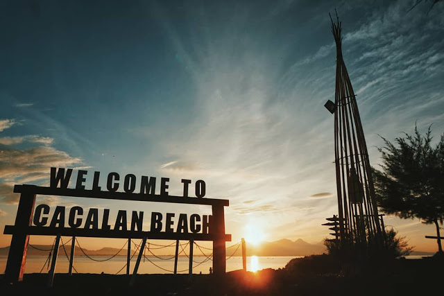 Pantai Cacalan, 1. Pantai Boom, 2. Pantai Plengkung , 3. Pantai Wedi Ireng , 5. Pantai Batu, 7. Pantai Grajagan , 8. Pantai Watu Dodol, 9. Pantai Teluk Hijau, 10. Pantai Pulau Merah, 11. Pantai Trianggulasi, 12. Pantai Sukamade, 13. Pantai Rajegwesi, 14. Pantai Pancur, 15. Pantai Parang Kursi, 16. Pantai Ngagelan, 17. Pantai Cacalan, 18. Pantai Bangsring, 19. Pantai Cemara, 20. Pantai Palukuning, 21. Pantai Perpat, 22. Pantai Bomo, 23. Pantai Jatisari, 24. Pantai Sobo Banyuwangi, 25. Pantai Dermaga Cinta, 26. Pantai Mustika Pancer, 27. Pantai Parang Ireng