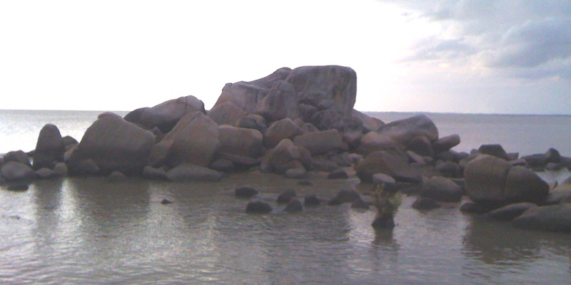 1. Pantai Pangana, 2. Pantai Tanjung Pesona, 3. Pantai Batu Tambun, 4. Pantai Rambak, 5. Pantai Parai Tenggiri, 6. Pantai Tapak Hantu, 7. Pantai Romodong, 8. Pantai Batu Bedaun, 9. Pantai Tikus Emas, 10. Pantai Rebo, 11. Pantai Penganak, 12. Pantai Tanjung Kelayang, 13. Pantai Tanjung Tinggi, 14. Pantai Batu Kodok, 15. Pantai Tongaci, 16. Pantai Pasir Padi, 17. Pantai Penyusuk, 18. Pantai Matras