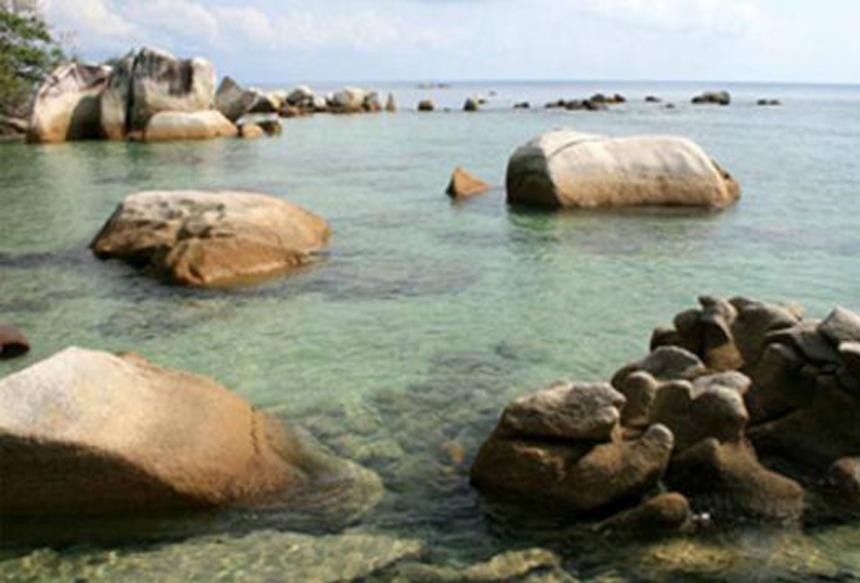 Pantai Batu Tambun, 1. Pantai Pangana, 2. Pantai Tanjung Pesona, 3. Pantai Batu Tambun, 4. Pantai Rambak, 5. Pantai Parai Tenggiri, 6. Pantai Tapak Hantu, 7. Pantai Romodong, 8. Pantai Batu Bedaun, 9. Pantai Tikus Emas, 10. Pantai Rebo, 11. Pantai Penganak, 12. Pantai Tanjung Kelayang, 13. Pantai Tanjung Tinggi, 14. Pantai Batu Kodok, 15. Pantai Tongaci, 16. Pantai Pasir Padi, 17. Pantai Penyusuk, 18. Pantai Matras