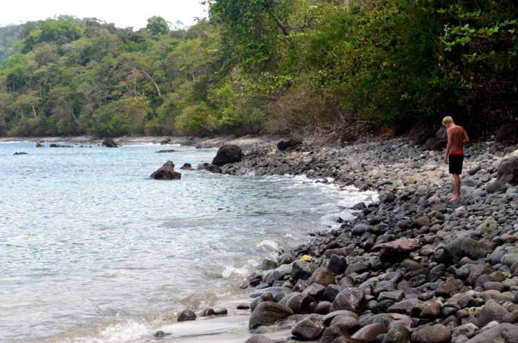 Pantai Batu, 1. Pantai Boom, 2. Pantai Plengkung , 3. Pantai Wedi Ireng , 5. Pantai Batu, 7. Pantai Grajagan , 8. Pantai Watu Dodol, 9. Pantai Teluk Hijau, 10. Pantai Pulau Merah, 11. Pantai Trianggulasi, 12. Pantai Sukamade, 13. Pantai Rajegwesi, 14. Pantai Pancur, 15. Pantai Parang Kursi, 16. Pantai Ngagelan, 17. Pantai Cacalan, 18. Pantai Bangsring, 19. Pantai Cemara, 20. Pantai Palukuning, 21. Pantai Perpat, 22. Pantai Bomo, 23. Pantai Jatisari, 24. Pantai Sobo Banyuwangi, 25. Pantai Dermaga Cinta, 26. Pantai Mustika Pancer, 27. Pantai Parang Ireng