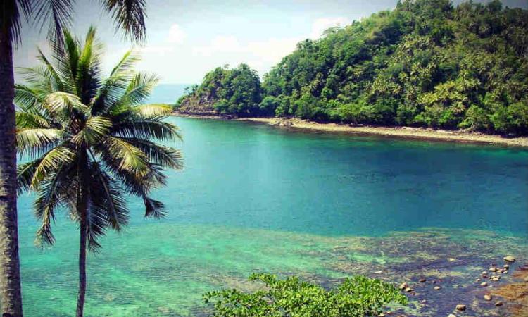 Pantai Desa Hukurila via Twitter.com @justeranoya, 1. Pantai Natsepa, 2. Pantai Pintu Kota, 3. Pantai Ora Ambon, 4. Pantai Namalatu, 5. Pantai Pombo, 6. Pantai Liang, 7. Pantai Luari, 8. Pantai Nanseri, 9. Pantai Desa Hukurila, 10. Pantai Namasua, 11. Pantai Huluwa, 12. Pantai Allang Asaude, 13. Lubang Buaya Morella, 14. Santai Beach, 15. Pantai Lawena