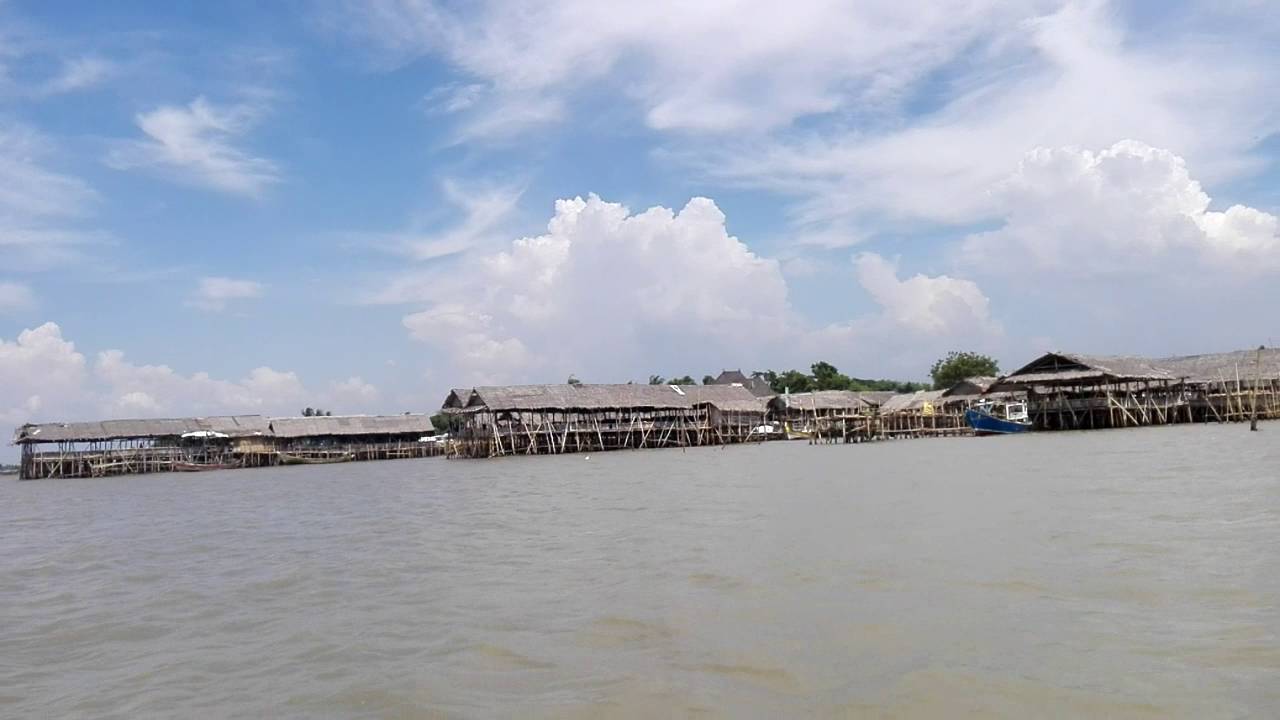 Pantai Karang Serang via Youtube, 1. Pantai Tanjung Lesung, 2. Pantai Tanjung Layar, 3. Pantai Bagedur, 4. Pantai Ciputih, 5. Pantai Cihara, 6. Pantai Karangtaraje, 7. Pantai Karang Songsong, 8. Pantai Sawarna, 9. Pantai Carita, 10. Pantai Karang Bolong, 11. Pantai Anyer, 12. Pulau Sangiang, 13. Pantai di Pulau Umang, 14. Pantai Pulau Cangkir, 15. Pantai Tanjung Pasir, 16. Pantai Karang Serang, 17. Pantai Kelapa Tujuh, 18. Pantai Jambu, 19. Pantai Tanjung Tum Anyer, 20. Pantai Sambolo Anyer, 21. Pantai Batu Saung, 22. Pantai Caringin, 23. Pantai Florida Indah Anyer, 24. Pantai Gopek Karangantu, 25. Pantai Pasir Putih Sirih, 26. Pantai Marina