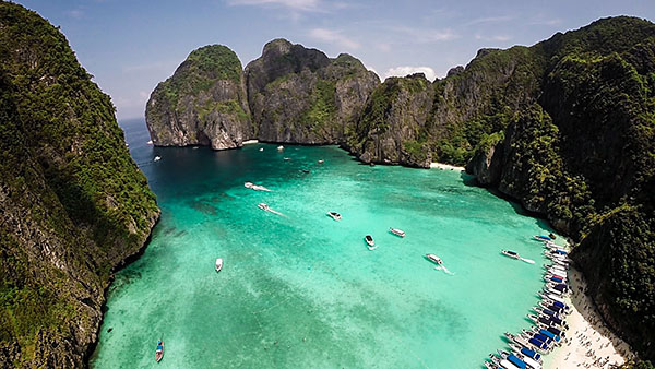 Pantai Krabi , 1. Pantai Pattaya, 2. Pantai Railay, 3. Pantai Hua Hin, 4. Pantai Koh Chang, 5. Pantai Koh Samui, 6. Pantai Krabi, 7. Pantai Laem Singh, 8. Pantai Koh Lipe, 9. Pantai Koh Lanta Yai, 10. Maya Bay, 11. Bottle Beach, 12. Karon