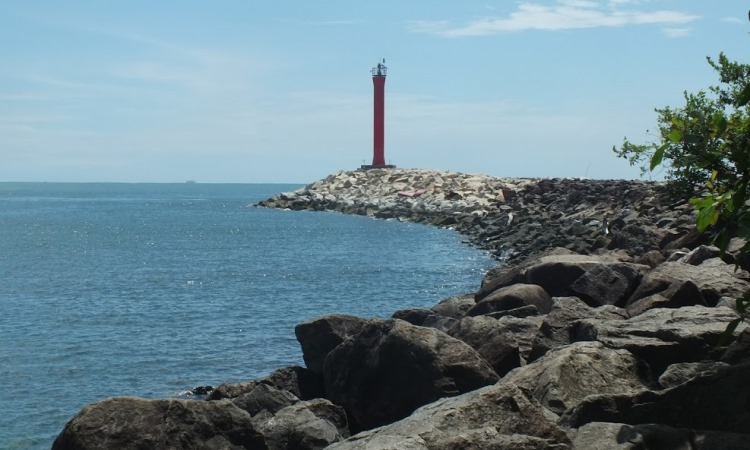 Pantai Lentera Merah via Dutawarta, 1. Pantai Duayu Sekundang, 2. Pantai Tapak Paderi, 3. Pantai Padang Betuah, 4. Pantai Lais, 5. Pantai Urai, 6. Pantai Muara Kedurang, 7. Pantai Panjang, 8. Pantai Air Bengkenang, 9. Pantai Way Hawang, 10. Pantai Sungai Suci, 11. Pantai Aluran Pandan, 12. Pantai Lentera Merah, 13. Pantai Manula, 14. Pantai zakat, 15. Pantai Pasir Putih Bengkulu, 16. Pantai Pasar Bawah, 17. Pantai Linau, 18. Pantai Laguna Samudera, 19. Pantai Podipo (Pulau Enggano)