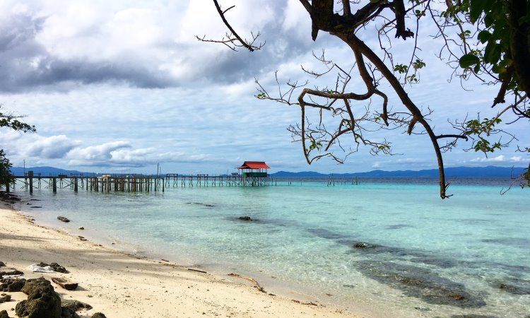 Pantai Liang via Twitter.com @ikrmwiese, 1. Pantai Natsepa, 2. Pantai Pintu Kota, 3. Pantai Ora Ambon, 4. Pantai Namalatu, 5. Pantai Pombo, 6. Pantai Liang, 7. Pantai Luari, 8. Pantai Nanseri, 9. Pantai Desa Hukurila, 10. Pantai Namasua, 11. Pantai Huluwa, 12. Pantai Allang Asaude, 13. Lubang Buaya Morella, 14. Santai Beach, 15. Pantai Lawena