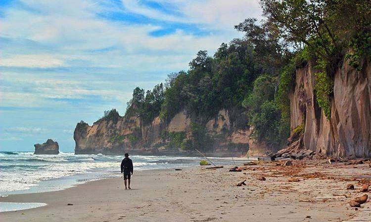 Pantai Manula via bengkuluinteraktif, 1. Pantai Duayu Sekundang, 2. Pantai Tapak Paderi, 3. Pantai Padang Betuah, 4. Pantai Lais, 5. Pantai Urai, 6. Pantai Muara Kedurang, 7. Pantai Panjang, 8. Pantai Air Bengkenang, 9. Pantai Way Hawang, 10. Pantai Sungai Suci, 11. Pantai Aluran Pandan, 12. Pantai Lentera Merah, 13. Pantai Manula, 14. Pantai zakat, 15. Pantai Pasir Putih Bengkulu, 16. Pantai Pasar Bawah, 17. Pantai Linau, 18. Pantai Laguna Samudera, 19. Pantai Podipo (Pulau Enggano)