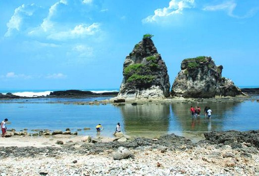 Pantai Mekar, 1. Pantai Bungin Bekasi, 2. Pantai Mekar, 3. Pantai Bahagia, 4. Pantai Muara Beting, 5. Pantai Muara Bendera, 6. Pantai Muara Gembong, 7. Pantai Marunda