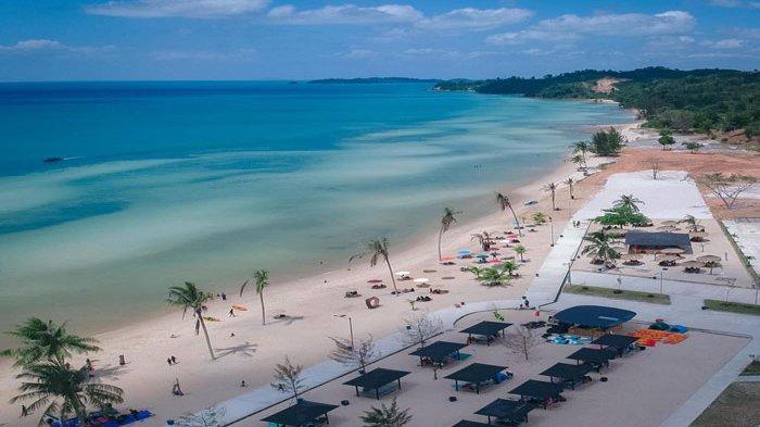 Pantai Melur , 1. Pantai Nongsa , 2. Pantai Sekilak, 3. Pantai Marina , 4. Pantai Melayu, 5. Pantai Payung, 6. Pantai VioVio , 7. Pantai Melur  , 8. Pantai Tanjung Pinggir, 9. Pantai Dangas Patam Lestari, 10. Pantai Elyora, 11. Pantai Mirota, 12. Pantai Palm Spring, 13. Pantai Reviola, 14. Pantai Setokok, 15. Pantai Pulau Abang, 16. Pantai Tanjung Bemban, 17. Ocarina Coastarina