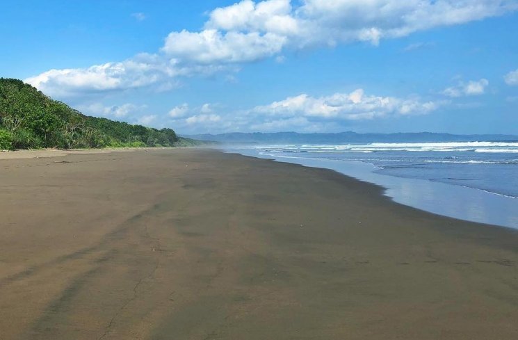 Pantai Ngagelan, 1. Pantai Boom, 2. Pantai Plengkung , 3. Pantai Wedi Ireng , 5. Pantai Batu, 7. Pantai Grajagan , 8. Pantai Watu Dodol, 9. Pantai Teluk Hijau, 10. Pantai Pulau Merah, 11. Pantai Trianggulasi, 12. Pantai Sukamade, 13. Pantai Rajegwesi, 14. Pantai Pancur, 15. Pantai Parang Kursi, 16. Pantai Ngagelan, 17. Pantai Cacalan, 18. Pantai Bangsring, 19. Pantai Cemara, 20. Pantai Palukuning, 21. Pantai Perpat, 22. Pantai Bomo, 23. Pantai Jatisari, 24. Pantai Sobo Banyuwangi, 25. Pantai Dermaga Cinta, 26. Pantai Mustika Pancer, 27. Pantai Parang Ireng