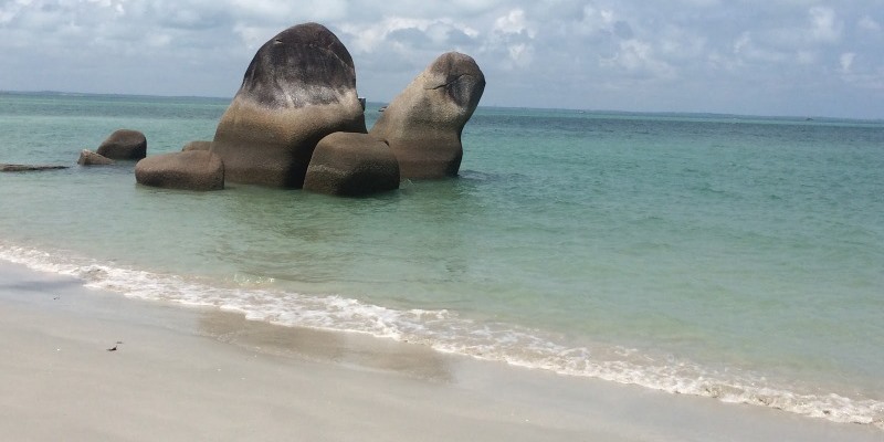 Pantai Penyusuk, 1. Pantai Pangana, 2. Pantai Tanjung Pesona, 3. Pantai Batu Tambun, 4. Pantai Rambak, 5. Pantai Parai Tenggiri, 6. Pantai Tapak Hantu, 7. Pantai Romodong, 8. Pantai Batu Bedaun, 9. Pantai Tikus Emas, 10. Pantai Rebo, 11. Pantai Penganak, 12. Pantai Tanjung Kelayang, 13. Pantai Tanjung Tinggi, 14. Pantai Batu Kodok, 15. Pantai Tongaci, 16. Pantai Pasir Padi, 17. Pantai Penyusuk, 18. Pantai Matras