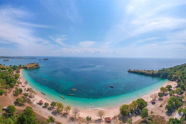 Pantai Tangsi Situbondo, 1. Taman Nasional Baluran, 2. Pantai Pasir Putih Situbondo, 3. Pantai Bletok, 4. Pantai Lempuyang, 5. Pantai Tangsi, 6. Pantai Keperan, 7. Pantai Pathek, 8. Pantai Tampora Situbondo, 9. Pantai Balanan, 10. Pantai Banongan, 11. Pantai Bama, 12. Wisata Kampung Blekok, 13. Pantai sejile, 14. Pantai Firdaus Banongan, 15. Bekol Savana TN Baluran, 16. Air Terjun Setancak, 17. Air Terjun Talempong, 18. Alun – Alun Situbondo, 19. Rumah Residen Besuki, 20. Puncak Ringgit, 21. Pabrik Gula Olean, 22. Monumen 1000 Km Anyer Panarukan, 23. Arung Jeram Samir Situbondo, 24. Perkebunan Kopi Kayu Mas, 25. Padang Savana Situbondo, 26. Pelabuhan Rakyat Panarukan, 27. Taman Asembagus, 28. Kolam Renang Tirta Pandawa Situbondo, 29. Pelabuhan Jangkar Situbondo, 30. Waduk Curah Cottok Situbondo, 31. Gunung Argopura, 32. Kelenteng Poo Tong Biaw Situbondo, 33. Pantai Pasir Hitam Banongan, 34. Pantai Pandean, 35. Waduk Bajulmati, 36. Bukit Cappore, 37. Pantai Bilik Situbondo, 38. Puncak Rengganis Argopuro Situbondo, 39. Padang Rumput Sikasur