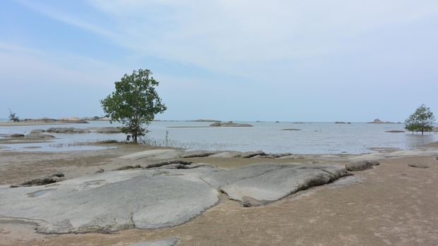 Pantai Tapak Hantu via Detik, 1. Pantai Pangana, 2. Pantai Tanjung Pesona, 3. Pantai Batu Tambun, 4. Pantai Rambak, 5. Pantai Parai Tenggiri, 6. Pantai Tapak Hantu, 7. Pantai Romodong, 8. Pantai Batu Bedaun, 9. Pantai Tikus Emas, 10. Pantai Rebo, 11. Pantai Penganak, 12. Pantai Tanjung Kelayang, 13. Pantai Tanjung Tinggi, 14. Pantai Batu Kodok, 15. Pantai Tongaci, 16. Pantai Pasir Padi, 17. Pantai Penyusuk, 18. Pantai Matras