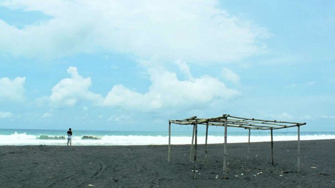 Pantai Trisik, 1. Pantai Cemara Sewu, 2. Pantai Parangtritis, 3. Pantai Depok, 4. Pantai Samas, 5. Pantai Pandansimo, 6. Pantai Kuwaru, 7. Pantai Baru, 8. Pantai Goa Cemara, 9. Pantai Parangkusumo, 10. Pantai Parangendog, 11. Pantai Pandansari, 12. Pantai Pelangi, 13. Pantai Baros, 14. Pantai Trisik, 15. Pantai Barchan