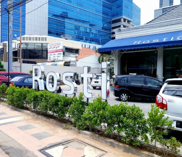 Rosti Resto & Cafe, 1. Soto Bangkong, 2. Nasi Ayam Bu Wido, 3. Rumah Makan Kampung Laut, 4. Restoran Pesta Keboen, 5. Mangut Welut Warung Bu Nasima, 6. Toko Oen, 7. Depot Sukses, 8. Waroeng Steak & Shake, 9. Warung Makan Gudeg & Opor Mbak Tum, 10. Nasi Goreng Babat Pak Hengky, 11. Nasi Goreng Babat Pak Taman, 12. Nasi Kebuli Djawas, 13. Gudeg Abimanyu, 14. Nasi Pecel Mbok Sador, 15. Tahu Gimbal, 16. Ayam Goreng Lombok Ijo, 17. Nasi Gandul, 18. Kue Leker Paimo, 19. Pisang Plenet, 20. Es Puter Cong Lik, 21. Mie Kopyok Pak Dhuwur, 22. Warung Sate 29, 23. Bebek Goreng Pak Thori, 24. Bakmi Jawa Pak Gareng, 25. Gulai Kambing Bustaman Pak Sabar, 26. Soto Pak No, 27. Lumpia, 28. Tahu Pong, 29. Super Penyet, 30. Nasi Goreng Padang Bangjo, 31. Waroeng Kaligarong, 32. The Hills Dining Restaurant, 33. Bowery & Eastman, 34. Tandhok Ribs & Coffee, 35. Sate Sapi Pak Kempleng, 36. Carnivore Sky Bar & Grill, 37. Sky Line Lounge & Exclusive Dining, 38. Gulai Kepala Ikan Pak Untung, 39. Pujasera Simpang Lima, 40. Nasi Kucing Pak Gik, 41. Gama Ikan Bakar dan Seafood, 42. Gama Candi Resto, 43. KoenoKoeni Café Gallery, 44. Pisa Cafe dan Resto, 45. Giggle Box Cafe Semarang, 46. Pondok Kopi Umbul Sidomukti, 47. Rinjani View, 48. Rosti Resto & Cafe, 49. White Rabbit Dessert