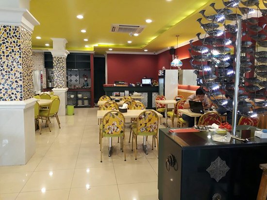 Sarang Oci, 1. Restoran Bandar Djakarta, 2. Hachi Grill Alam Sutera, 3. Kayu Kayu Restaurant, 4. Pondok Kemangi Alam Sutera, 5. Ikan Bakar Cianjur, 6. Pulau Sentosa Seafood Market Alsut, 7. Waroeng Sunda, 8. IKEA Restaurant Alam Sutera, 9. RM Padang Indah Jaya Minang, 10. Ramen Ikkudo Ichi, 11. PHO MINH Alam sutera, 12. Sarang Oci, 13. Rumah Makan Putera Lombok, 14. Kopi Nako Alam Sutera, 15. Home Brew Coffee & Eatery, 16. Canabeans Alam Sutera, 17. Kembang Bawang, 18. BOLAN THAI KITCHEN, 19. ZENBU LIVING WORLD, 20. Coarse & Fine Coffee, 21. Magal Korean BBQ House, 22. The Harvest, 23. Kokku Ramen, 24. Pig Hunter Alam sutera, 25. Steak 21, 26. Oma Ronde, 27. Soto Betawi H. Mamat Living World, 28. Tokito Kitchen