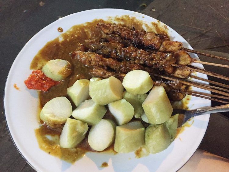 Sate Ayam H. Ishak via Qraved, 1. Taman Santap Rumah Kayu, 2. Lot 9 Cafe & Restaurant, 3. Lubana Sengkol, 4. Gubug Makan Mang Engking The Breeze BSD City, 5. Kayu-Kayu Restaurant, 6. Restaurant Ibu Hj. Kokom, 7. Broadway The Flavor Bliss Alam Sutera, 8. KAWASAN KULINER LAKSA KHAS TANGERANG, 9. Rumah Makan Pondok Lauk, 10. Bambu Oju Seafood and Resto, 11. Remaja Kuring Resto, 12. Warung Bu Kris, 13. TELAGA SEAFOOD MODERNLAND, 14. Warung Kemuning, 15. Soto Bu Tjondro, 16. Roti Nogat, 17. SOP DUREN KEPO, 18. Omnikopi, 19. Nasi Uduk Ketupat Sayur Encim Sukaria, 20. Raja Kepiting, 21. Ayam Bakar Bali Qui Ciputat, 22. Bakso Lesus 3, 23. Bale Nyoenya, 24. Vegetus Vegetarian Serpong, 25. Steak 21, 26. Warung Sate & Tongseng Pak Dadi, 27. Sate Ayam H. Ishak, 28. Haagen Dazs