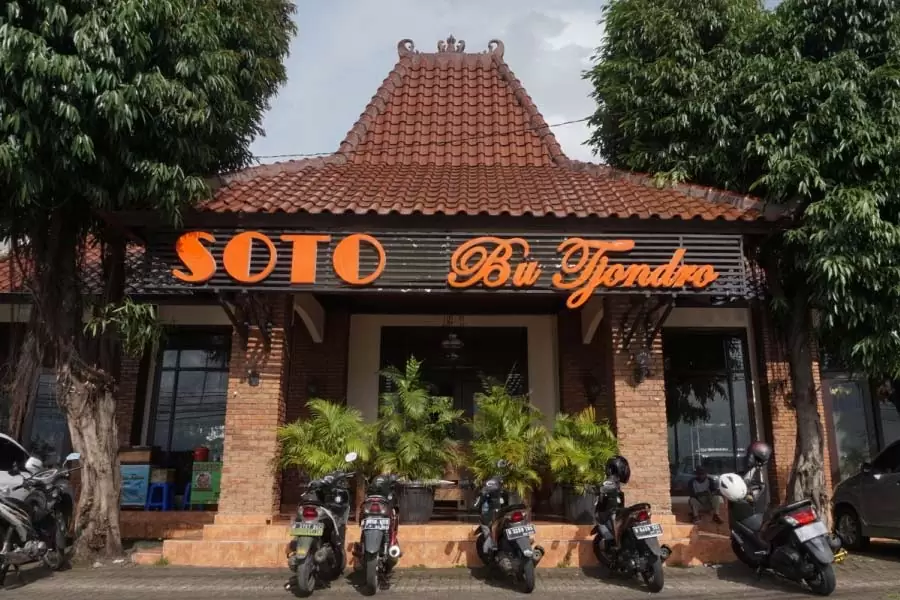 Soto Bu Tjondro , 1. Taman Santap Rumah Kayu, 2. Lot 9 Cafe & Restaurant, 3. Lubana Sengkol, 4. Gubug Makan Mang Engking The Breeze BSD City, 5. Kayu-Kayu Restaurant, 6. Restaurant Ibu Hj. Kokom, 7. Broadway The Flavor Bliss Alam Sutera, 8. KAWASAN KULINER LAKSA KHAS TANGERANG, 9. Rumah Makan Pondok Lauk, 10. Bambu Oju Seafood and Resto, 11. Remaja Kuring Resto, 12. Warung Bu Kris, 13. TELAGA SEAFOOD MODERNLAND, 14. Warung Kemuning, 15. Soto Bu Tjondro, 16. Roti Nogat, 17. SOP DUREN KEPO, 18. Omnikopi, 19. Nasi Uduk Ketupat Sayur Encim Sukaria, 20. Raja Kepiting, 21. Ayam Bakar Bali Qui Ciputat, 22. Bakso Lesus 3, 23. Bale Nyoenya, 24. Vegetus Vegetarian Serpong, 25. Steak 21, 26. Warung Sate & Tongseng Pak Dadi, 27. Sate Ayam H. Ishak, 28. Haagen Dazs