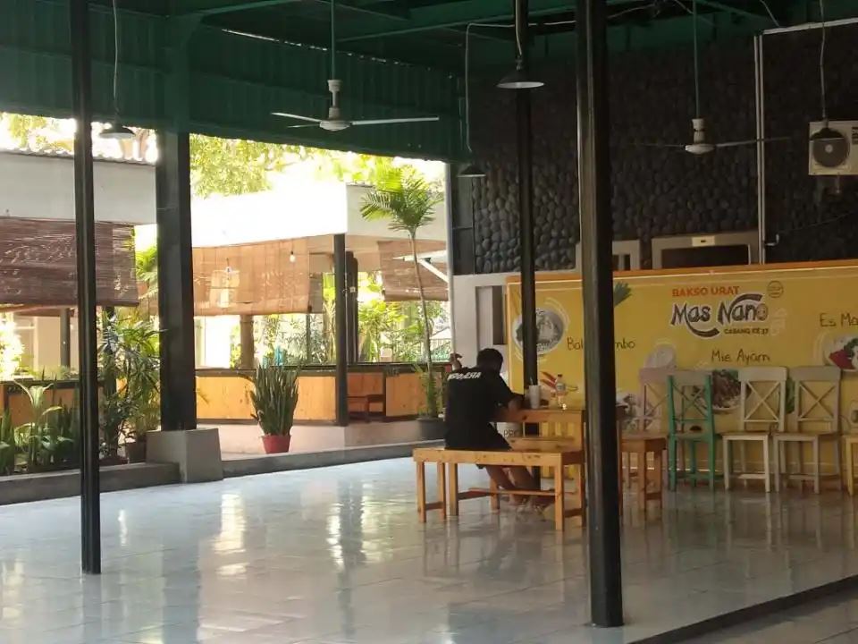 Warung Apung Rahmawati via Traveloka, 1. Captain Hood – Fish &amp; Chicken, 2. Aiola Eatery, 3. Food Coma, 5. Food Junction, Grand Pakuwon, 6. Makmu (Tutup), 7. Haryono Kitchen (Tutup), 8. OTW Food Street (Tutup), 9. Sky 36 Restaurant, 10. Citilites Sky Club &amp; Bistro Surabaya, 11. Ikan Bakar Cianjur, 12. SAS Cafe n Resto, 13. Ayam Bakar Primarasa, 14. Botanika, 15. La Belle Cafe by Lily, 16. Chipmunk Playland and Cafe, 17. Domicile Kitchen Lounge, 18. Casa Bocca (Tutup), 19. Boncafe, 20. Bebek Tepi sawah, 21. Warung Lesehan Rumadi, 22. Zona Alam Resto n Cafe, 23. Warung Apung Rahmawati, 24. Babeh Street, 25. Rumah Makan Happy Suzy