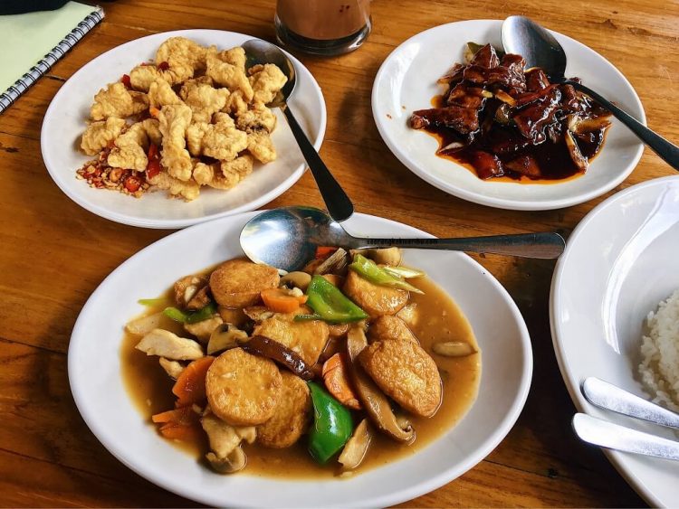 Waroeng Kampoeng (Jimbaran), 1. Warung Babi Ibu Oka, 2. Naughty Nuri’s, 3. Pawon Pasundan, 4. Cafe Pomegranate, 5. Monkeys Cuisine, 6. Green Ginger (Tutup), 7. Betelnut Cafe, 8. Petitenget, 9. Restoran Rondji, 10. Restoran L’Assiette (Tutup), 11. Nook (Kerobokan), 12. Ultimo Italian Restaurant (Kerobokan), 13. Pison Coffee (Kerobokan), 14. Biku (Kerobokan), 15. Lawn Canggu, 16. Potato Head (Kerobokan), 17. Finns beach Club (Canggu), 18. La Plancha (Seminyak), 19. Ulu Cliffhouse (Pecatu), 20. KYND COMMUNITY (Kerobokan), 21. Warung Mak Beng (Sanur), 22. Gusto Gelato (Seminyak), 23. Massimo Restaurant (Sanur), 24. RivaReno Gelato Bali (Kerobokan), 25. Yogurt Republic (Seminyak), 26. Nalu Bowls (Pecatu), 27. Waroeng Kampoeng (Jimbaran), 28. Warung Nasi Ayam Bu Oki (Jimbaran), 30. Warung Kayu Manis (Denpasar), 31. Warung Men Gara (Mengwi), 32. Warung Nasi Tekor Bali (Denpasar), 33. Warung makan nikmat halal (Kuta), 34. Rujak uma bali (Denpasar), 35. Pronto Pizza (Kuta), 36. Pink Tempong (Kuta), 37. Donat Lio (Denpasar), 38. Waroeng Soerabi Bandoeng 101 (Kuta), 39. Ronde Nusa Kambangan (Denpasar), 40. Gado Gado Ibu Lulu (Kerobokan), 41. Mie Bandung (Denpasar), 42. Warung Bunana, 44. Ulekan, 45. Sinamon Bali, 46. Cuca Restaurant, 47. Folie Kitchen & Pâtisserie, 48. Yogurt Republic, 49. Vincent Nigita Patisserie, 50. Sayuri Healing Food, 51. Nasi Campur Warung Mek Juwel, 52. Confiture de Bali, 53. Zest Ubud, 54. Yogurt Yogi, 55. Sawobali Cake & Coffee Shop, 56. Bella by Sage, 57. The Amora Bali Restaurant, 58. D’ Alas Warung, 59. The Wijaya Kusuma, 60. Café Seafood Bakar Jimbaran, 61. Ngiring Ngwedang, 62. Mentari Restoran Bedugul, 63. Restoran Bebek Tepi Sawah Ubud, 64. The Lookout Resto & Bar, 65. The Kelusa, 66. Wantilan Resataurant, 67. Bali Buda, 68. Samani Resto, 69. The Sayan House, 70. Swept Away, 71. El Kabron, 72. Ke-Pi-Tu, 73. CasCades Restaurant